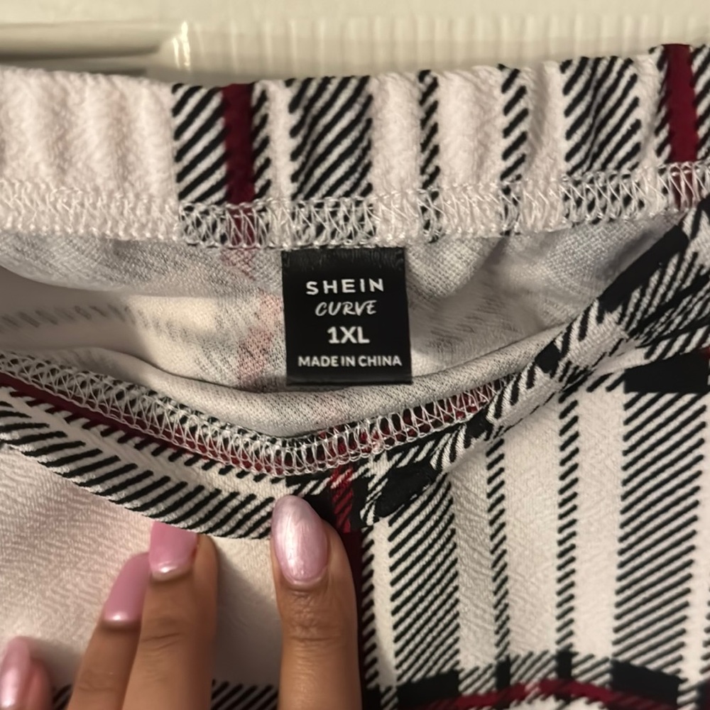 WOMENS PLAID RED AND WHITE STRETCH MINI SKIRT (1XL) - Picture 8 of 10